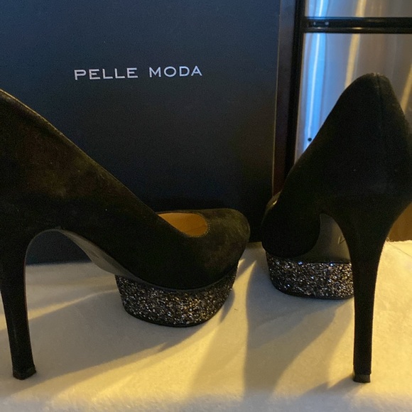 Pelle Moda Ladies Suede  Rhinestone Wedge Pump Front. - Picture 4 of 5